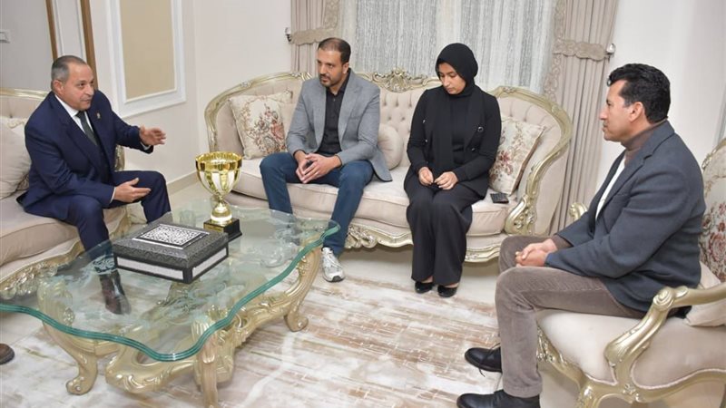 وزير الشباب والرياضة ومحافظ بورسعيد يقدمان واجب العزاء