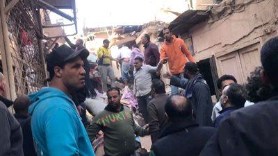 انتشال 5 مصابين من أسفل أنقاض عقار إمبابة المنهار واستمرار عمليات البحث