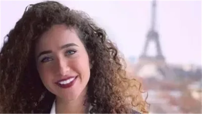 الفنانة التشكيلية غادة والي