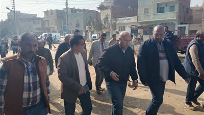نائب محافظ الجيزة يتابع المراحل النهائية لتشغيل محطة رفع الصرف الصحي بقرية دهشور