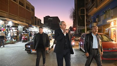 محافظ الغربية يقود حملات مسائية مكثفة لإزالة الإشغالات بشوارع طنطا الحيوية