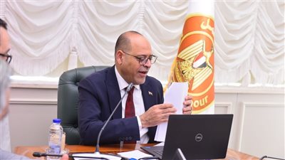 وزير العمل يصدر قرارًا بتنظيم ساعات العمل للأعمال المتقطعة بطبيعتها