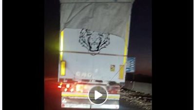 سائق نقل ثقيل يعتدي على قائد سيارة بالسب في البحر الأحمر.. والأمن يضبط المتهم 