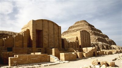  سقارة.. تعرف على أقدم أهرامات مصر بين التاريخ والجمال الشتوي