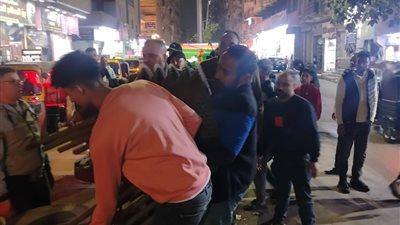 حملات مسائية بشوارع الوراق وإزالة أكشاك مخالفة بالطريق العام بمنشاة القناطر