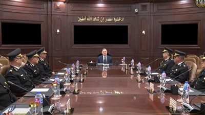 وزير الداخلية يجتمع بالقيادات الأمنية لمتابعة خطط تأمين احتفالات العام الميلادي الجديد 