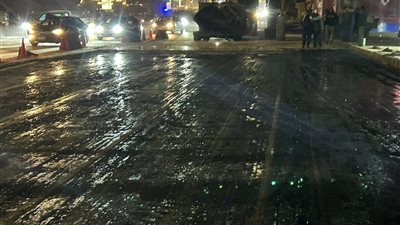 بعد إصلاح كسر ماسورة مياه..إدارة الطرق تواصل أعمال إعادة تشغيل التسعين الجنوبي 