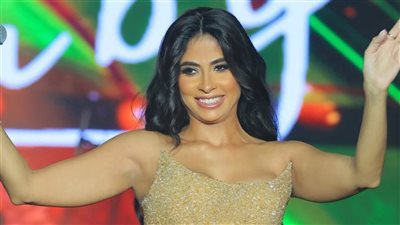بإطلالة ذهبية.. النجمة روبي تتألق في حفل رأس السنة بدبي 