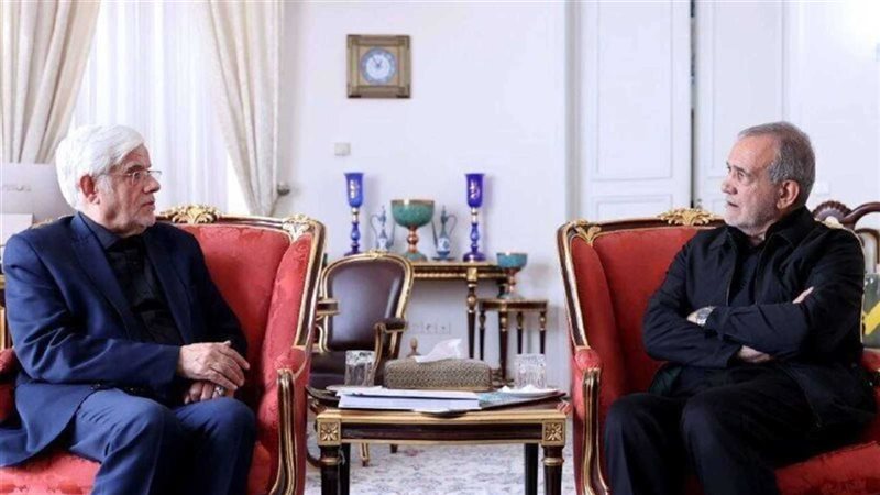 الرئيس الإيراني ونائبه الأول محمد عارف