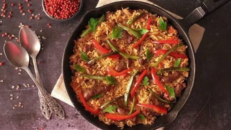 الأرز بالسجق 