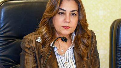 غلق وتشميع 47 محلا وكافية غير مرخص والتصدي لإشغالات على الأرصفة بالقاهرة