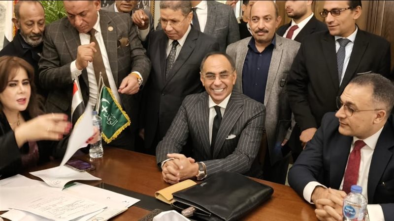  هاني سري الدين يتقدم بأوراق ترشحة لرئاسة الوفد