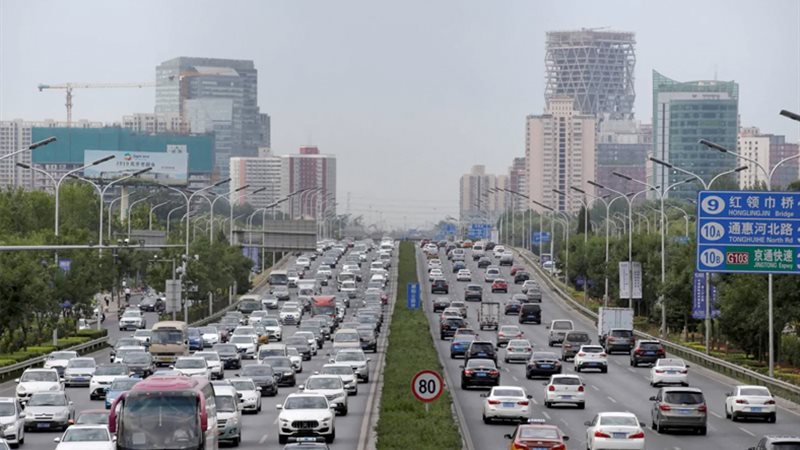 الصين تشدد معايير كفاءة استهلاك الوقود في السيارات
