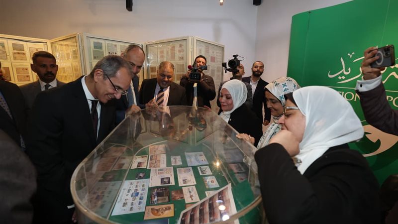  وزير الاتصالات