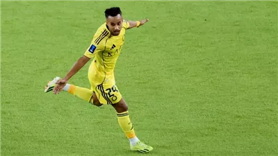 غريب يشترط المشاركة للتجديد مع النصر.. اهتمام اتحادي وانتظار حسم المستقبل