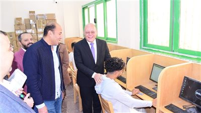 «النعماني» يتفقد امتحانات الفصل الدراسي الأول بأكبر مركز للاختبارات الإلكترونية