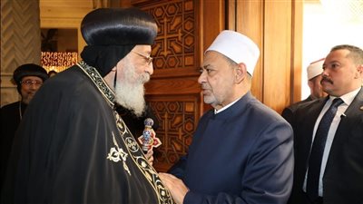 شيخ الأزهر يهنىء البابا تواضروس بعيد الميلاد المجيد