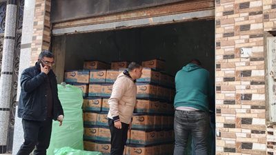 غلق وتشميع منشاة غير مرخصة لتعبئة المياه العادية لطرحها بالأسواق بالطالبية