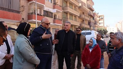 محافظ القليوبية يُجري جولة ميدانية موسعة لمتابعة مشروعات الرصف