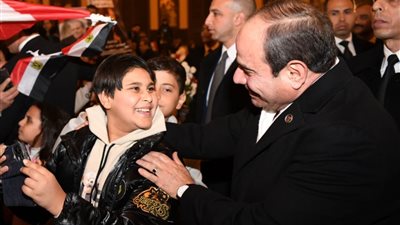لقطات محبة تجمع الرئيس السيسي والأقباط خلال عيد الميلاد بكاتدرائية ميلاد المسيح