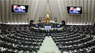 البرلمان الإيراني يعقد جلسة غير علنية لبحث القضايا الاقتصادية الملحة في البلاد