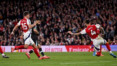 الموعد والقناة الناقلة والمعلق.. مباراة ليفربول ضد أرسنال في الدوري