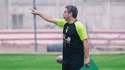 استعدادا للمصري البورسعيدي.. معتمد جمال يعقد جلسة مع اللاعبين على هامش المران