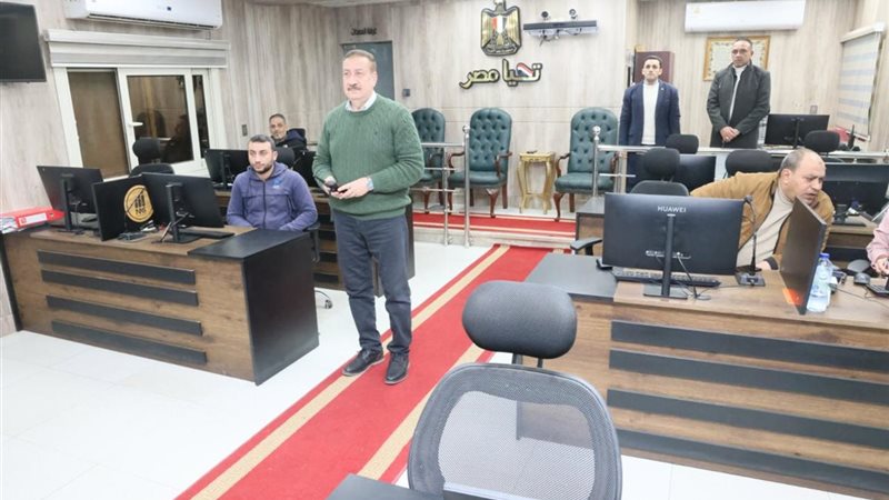 محافظ المنوفية في غرفة العمليات 
