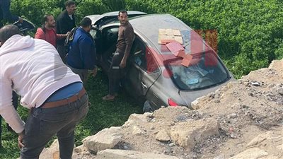 إصابة سيدتين بعد انقلاب سيارتهما أعلى كوبري نمرة البصل بطريق المحلة كفر الشيخ الدولي