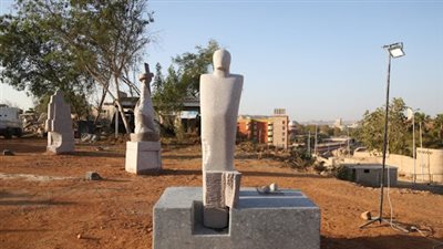 أرض سيمبوزيوم أسوان.. من موقع عمل إلى فضاء فني مستدام