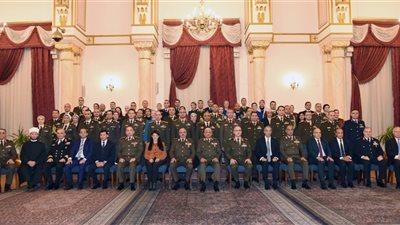 القائد العام يشهد حفل تخرج دورة التمثيل الدبلوماسى العسكرى المصرى بالخارج  