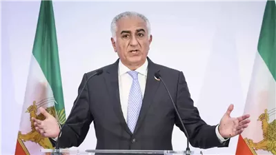 عاجل|اختراق التلفزيون الإيراني.. رضا بهلوي يوجه رسالة للقوات والشعب (فيديو)