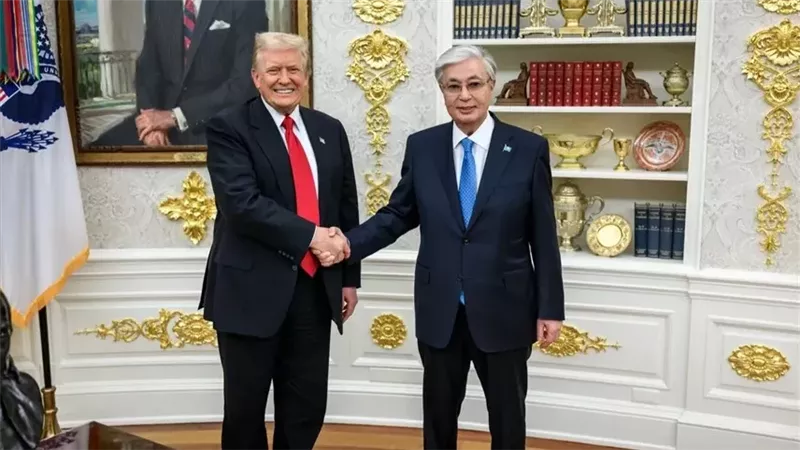 رئيس كازاخستان في لقاء سابق مع ترامب