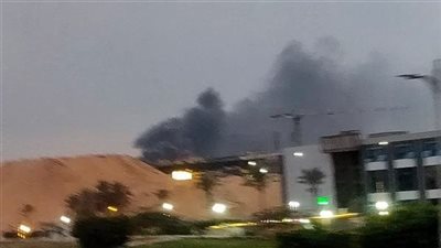 اندلاع حريق هائل داخل مصنع بالعبور والحماية المدنية تدفع بـ7 سيارات إطفاء