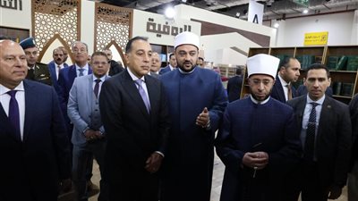 رئيس الوزراء يتفقد جناح المجلس الأعلى للشئون الإسلامية بمعرض القاهرة