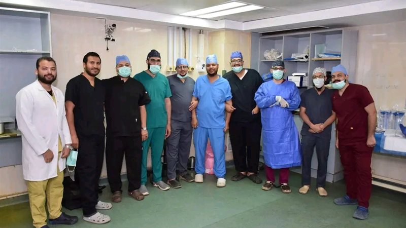 أطباء مستشفى سوهاج الجامعية 