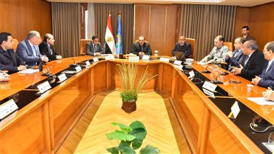 محافظ أسيوط يجتمع مع المجلس الإقليمي للصحة لوضع حلول لتطوير المنظومة الصحية