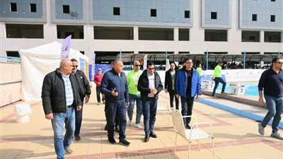 وزير الرياضة يشهد بطولة القاهرة للسباحة بالزعانف ويطمئن على تطبيق الكود الطبي