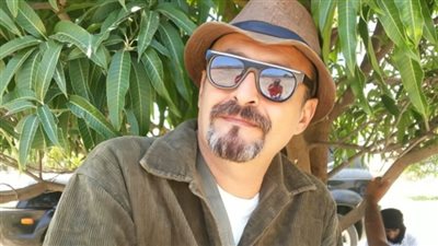 بعد مسيرة حافلة بالعطاء.. وفاة الفنان اليمني محمد مقبل معيض