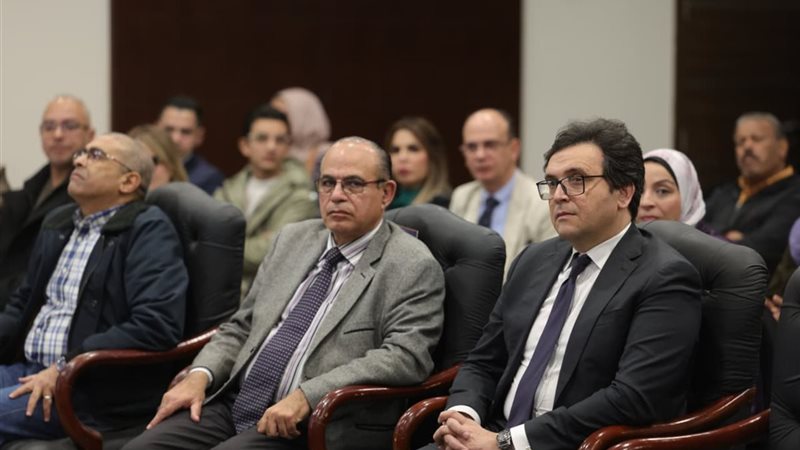 جانب من المناقشة 