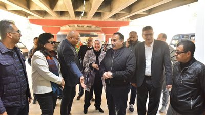 محافظ أسيوط يتفقد معرض وبازار 