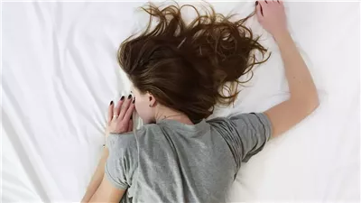هل تطحن أسنانك دون أن تدري؟.. خبراء يحذرون من مخاطر صرير الأسنان