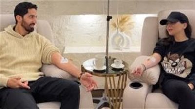 في أحدث ظهور.. مي عز الدين وزوجها أحمد تيمور من داخل عيادة