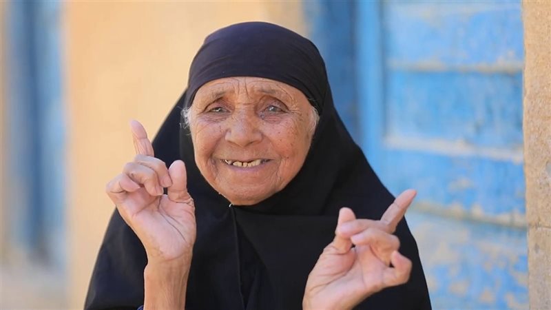 سيدة في إحدى قرى حياة كريمة 