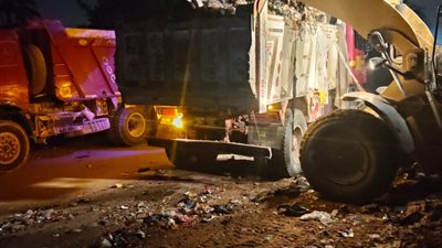 «الجيزة» ترفع 500 طن مخلفات من شارع الشباب بالهرم
