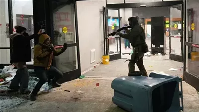 بوليتيكو: كبير القضاة بمينيسوتا يأمر بمثول رئيس إدارة الهجرة والجمارك أمام المحكمة 