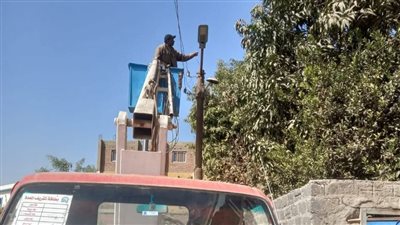 حملات صيانة موسعة لإنارة مداخل القرى في قوص وأبوتشت بقنا
