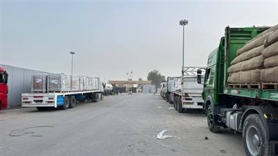 الهلال الأحمر المصري يعزز مد غزة بخيام وبطاطين وملابس شتوية 