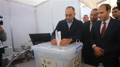 هاني سري الدين يدلي بصوته في انتخابات رئاسة حزب الوفد| صور