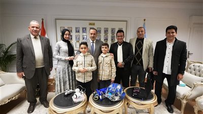 محافظ أسيوط يستقبل مخترعي 